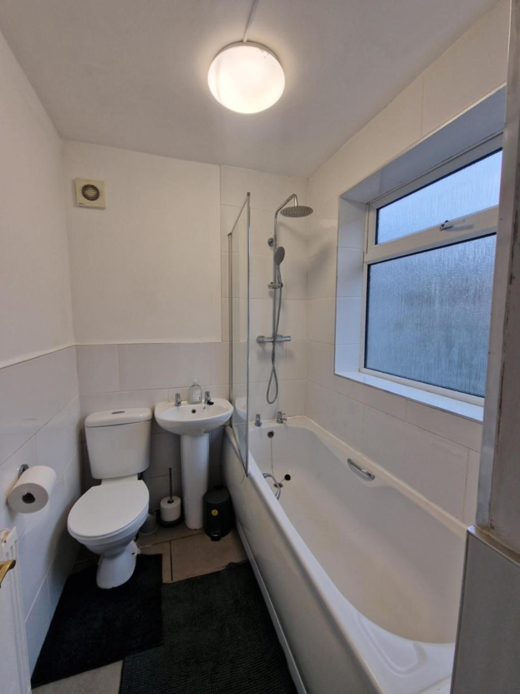 Living Serviced 10 * Ковентри