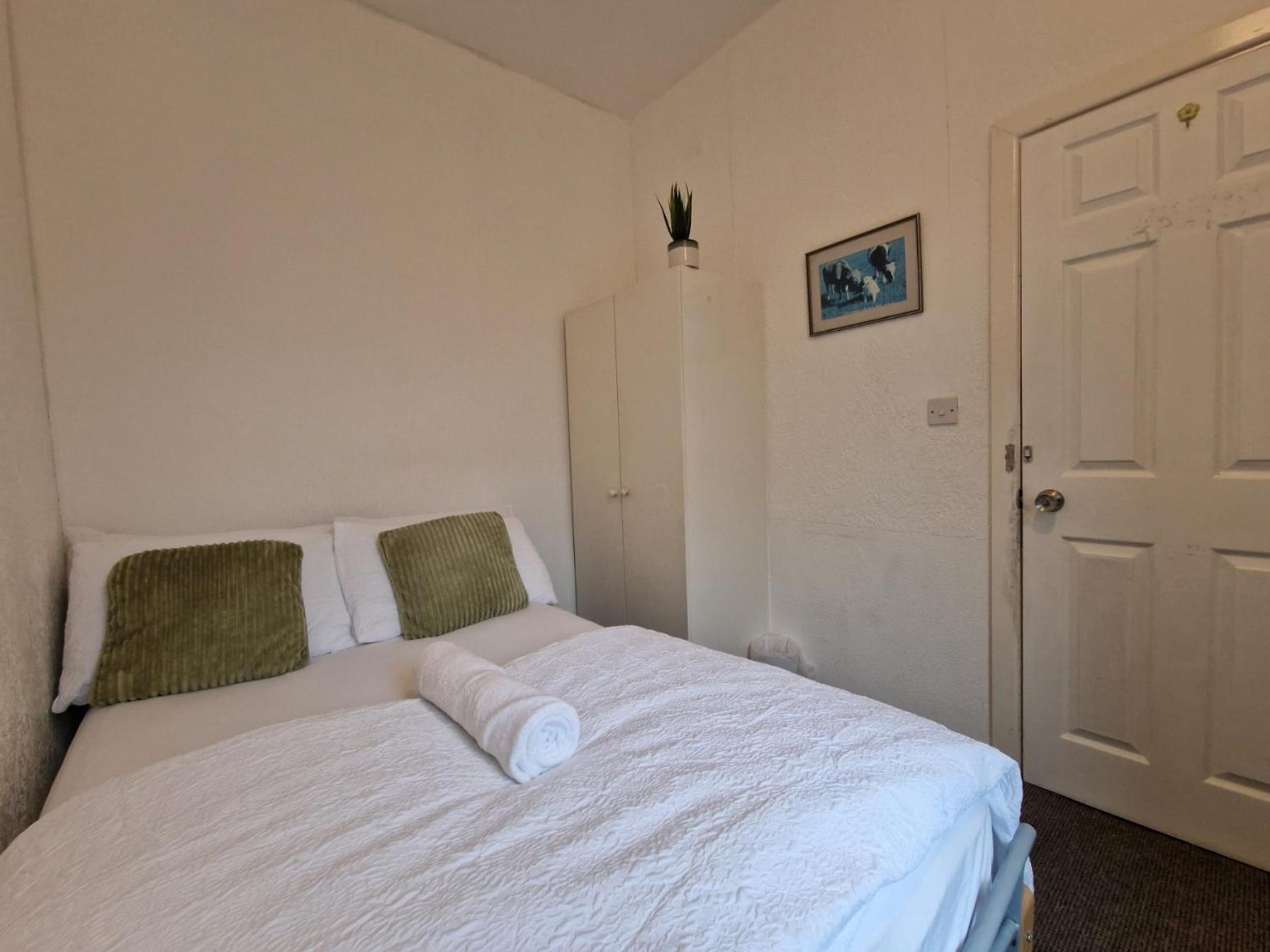 Проживание в семье Living Serviced 10 *